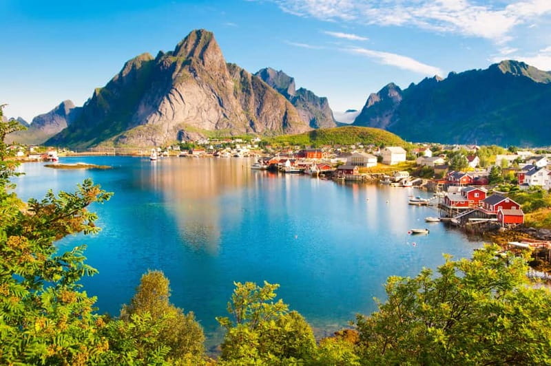 Svolvaer: Lofoten Gems Photo Tour - Reine, Hamnøy & Å - Reine: Reinefjord Views and the Guide’s Photo Help