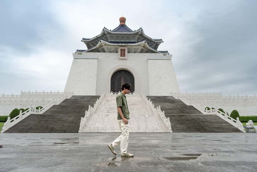 Taiwan Taipei: Quick Photoshoot with Taiwan Photographer - Custom Poses, Preferences, and Translation Support