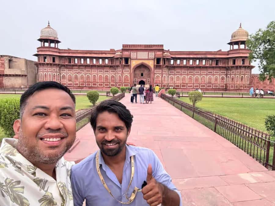 Taj Mahal Professional Photography or Guide Sunrise Tour - Your Official Guide: What You Gain Beyond Photos