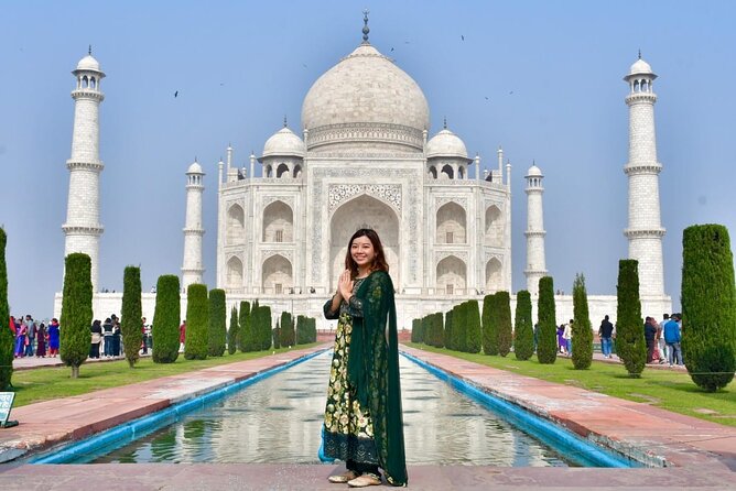 Taj Mahal Tour With Professional Photographer With Rental Saree - Photos first: the Maharani and Maharaja dressing experience