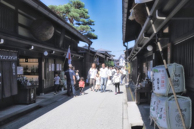 Takayama and Shirakawago/Photoshoot by professional photographer - Why Takayama and Shirakawago Click in One Photo Day