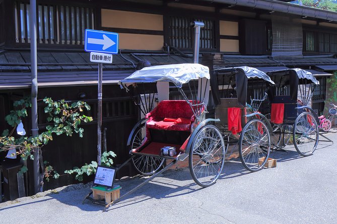 Takayama and Shirakawago/Photoshoot by professional photographer - Ogimachi Castle Old Site Observatory: The View and the Slight Uphill Detail