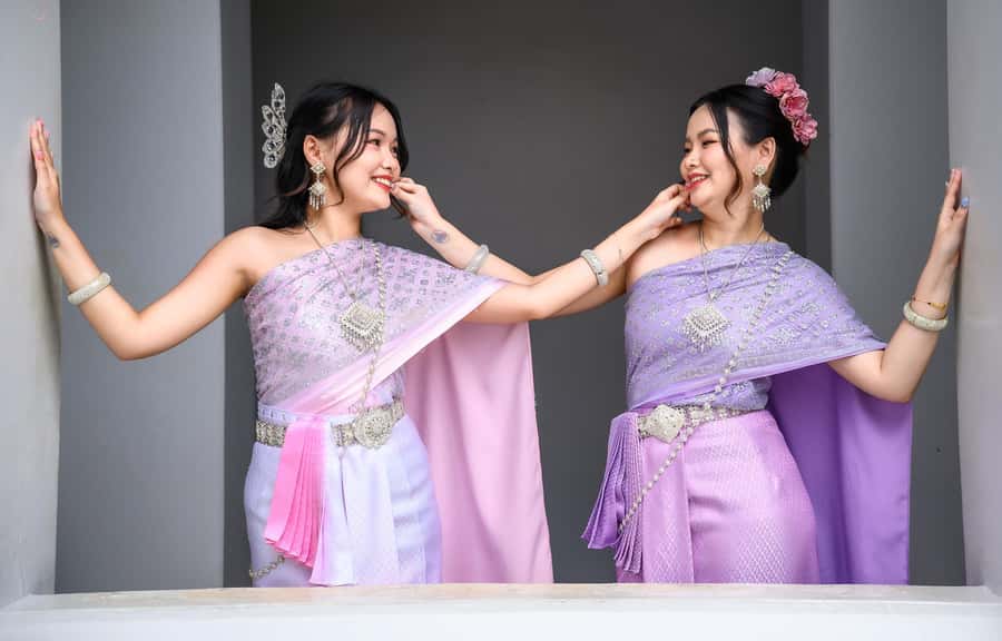 Thai Costume Photographer at Wat Arun/Pho in Bangkok - FAQ