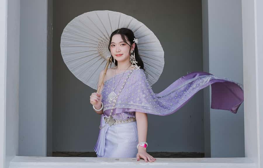 Thai Costume Photographer at Wat Arun/Pho in Bangkok - Price and Logistics: Is $80 Good Value?