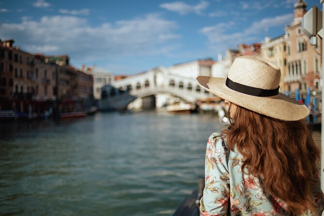 The Grand Canal & Rialto Bridge Private Photo Shoot - Ponte di Rialto: why one bridge is worth a whole chunk of time