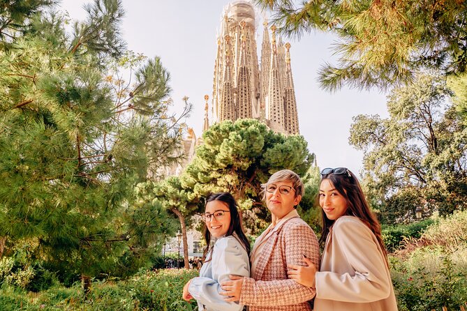 Timeless Barcelona: Your Personal Photoshoot - What You Get: 20–25 Edited Digital Photos (and Fast Delivery)