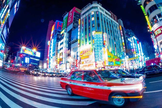 Tokyo Cyberpunk Street Photo Tour - What “small group” changes in a photo tour