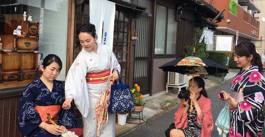 Tokyo: Kimono Dressing, Walking, and Photography Session - Shrine visit: learning prayer, wishes, and respectful behavior