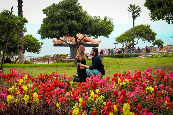 Tour Miraflores + Fotografía Profesional - Stop 2 at El Faro Park: lighthouse history meets seaside angles