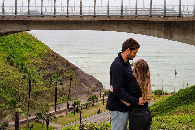 Tour Miraflores + Fotografía Profesional - Stop 1 details: El Parque del Amor and the Malecón romance shots