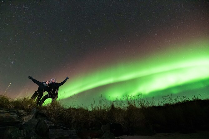 Tromsø: Aurora Magic Northern Lights Tour with Photos - Entering Tromsø after dark: the 6:30 pm timing and modern bus