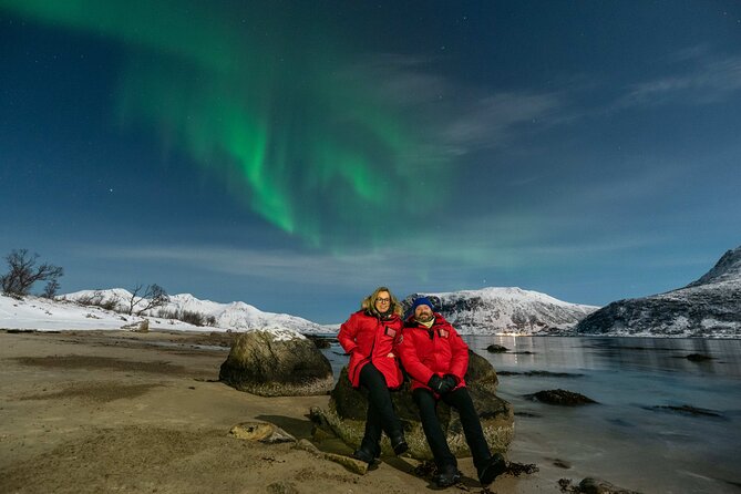 Tromsø: Aurora Magic Northern Lights Tour with Photos - Warm drinks, cookies, and optional thermic suites that actually help