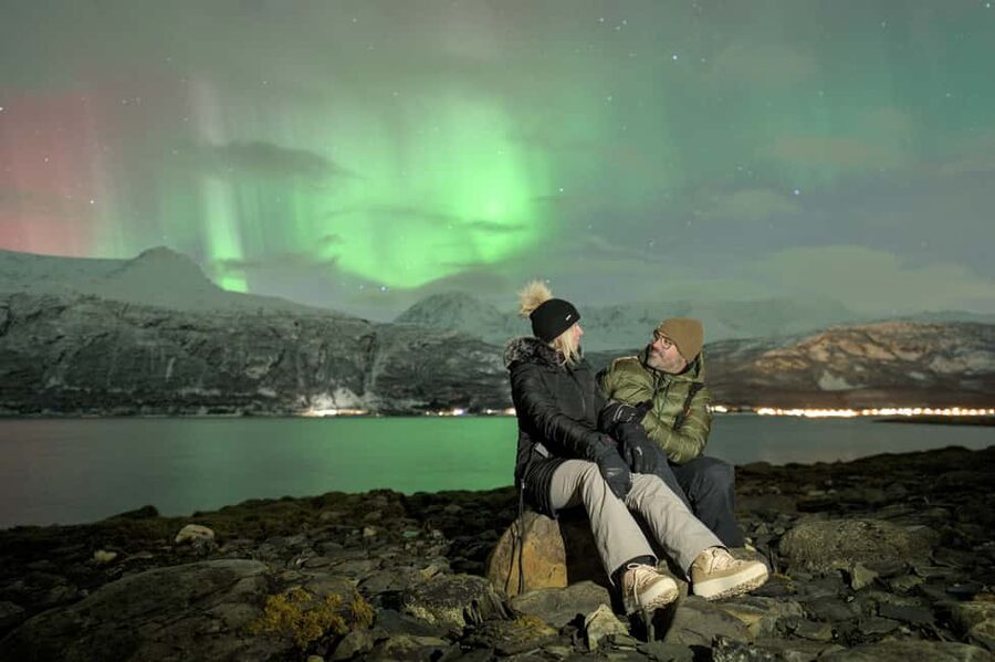 Tromsø: Northern Lights Hunt with a Professional Photographer in Italian - Tromsø aurora hunting, but with a photographer’s mindset