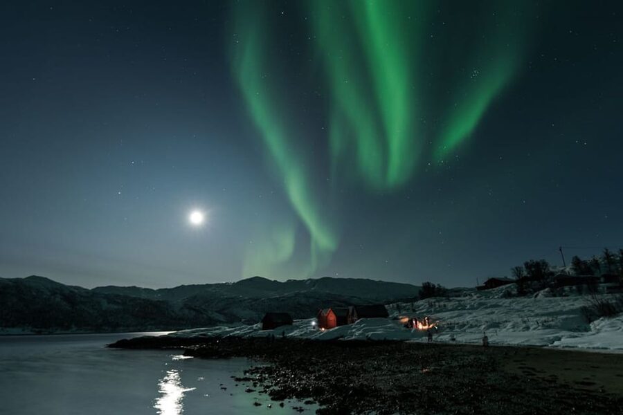 Tromsø: Northern Lights Photography Small-Group Tour - Camp Under the Arctic Sky: Thermal Suits and a Campfire Meal