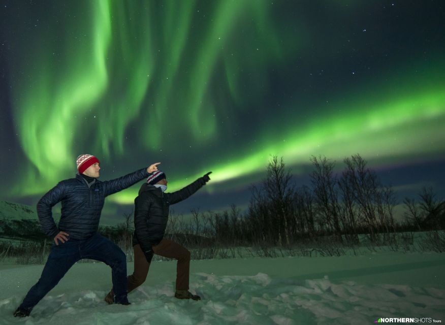 Tromso: Northern Lights Photography Tour by Bus (or miniBus) - April and August: When Daylight Changes the Game