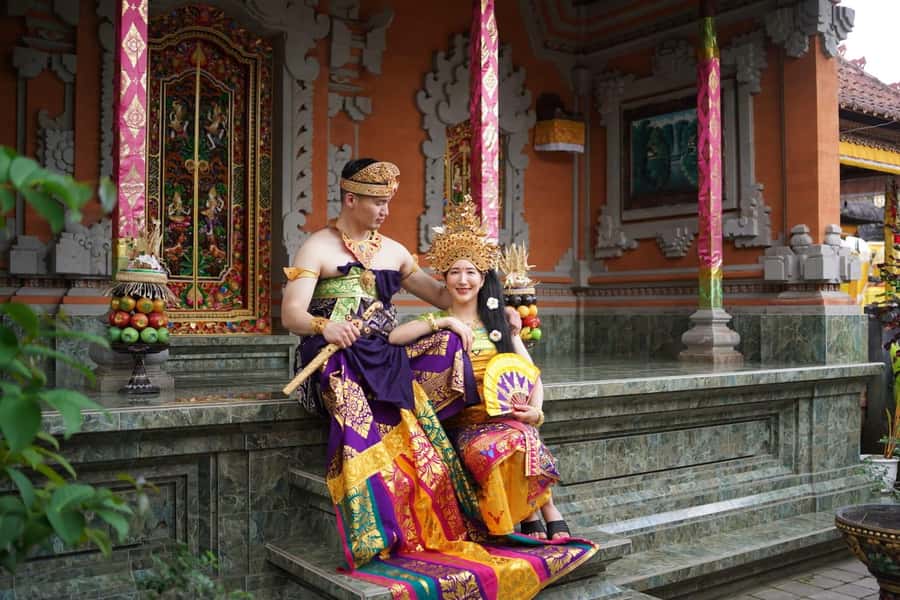 Ubud: Balinese Costume Photoshoot with Make Up - Makeup and hair work: professional artistry up close