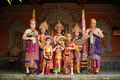 Ubud: Balinese Costume Photoshoot with Make Up - Costume selection: picking a look with meaning
