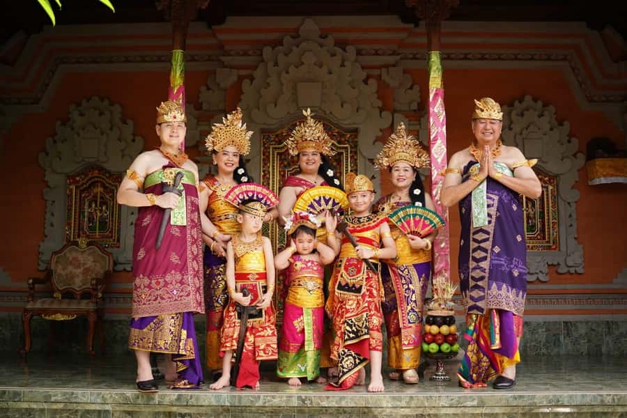 Ubud: Balinese Costume Photoshoot with Make Up - Costume selection: picking a look with meaning