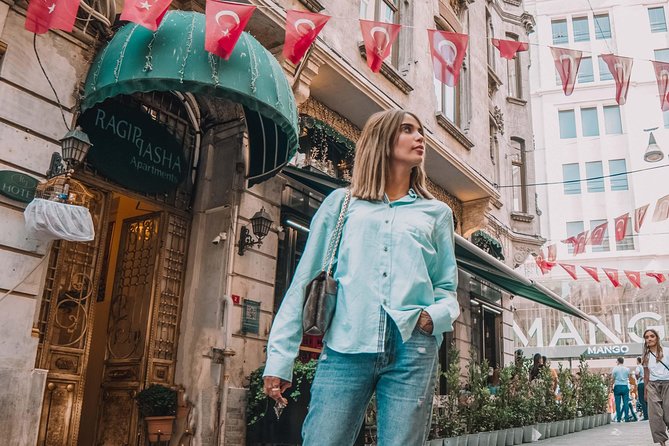 Unforgettable Moments in Istanbul: Photo Shoot for Couples - What you’re really paying for: guidance plus retouching