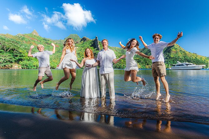 Unique photo shoot in the heart DE Moorea: Beach & mountain combo - Why This Moorea Photo Tour Works Better Than a One-Stop Walk