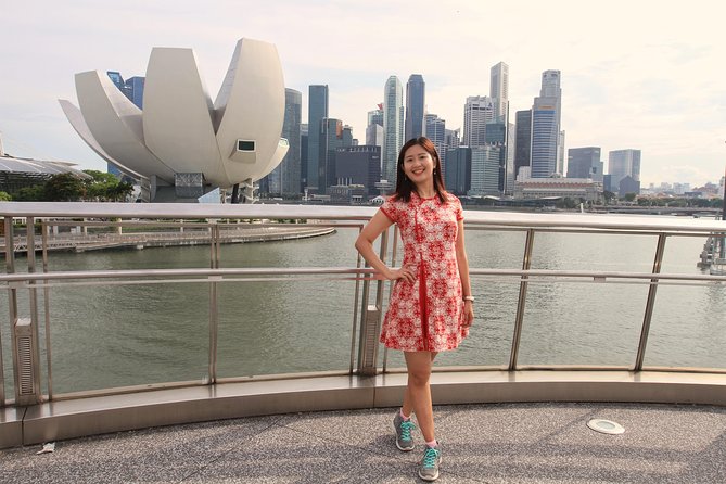 Vacation Photographer in Singapore - Having the photographer’s attention: how it helps you look natural