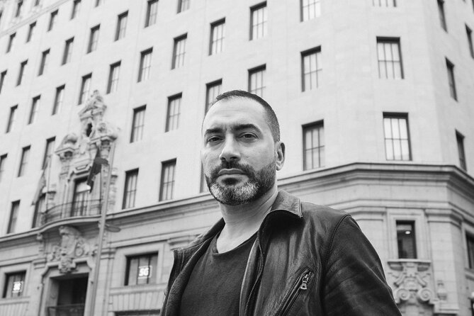 Vacation photographer. Madrid Photo Shoot. Take home more than just a selfie! - Puerta del Sol and KM 0: instant Madrid identity in one stop