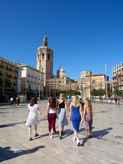 Valencia: Private photo shooting with pro photographer - Where you end: Pl. del Mercat and a clean finish line