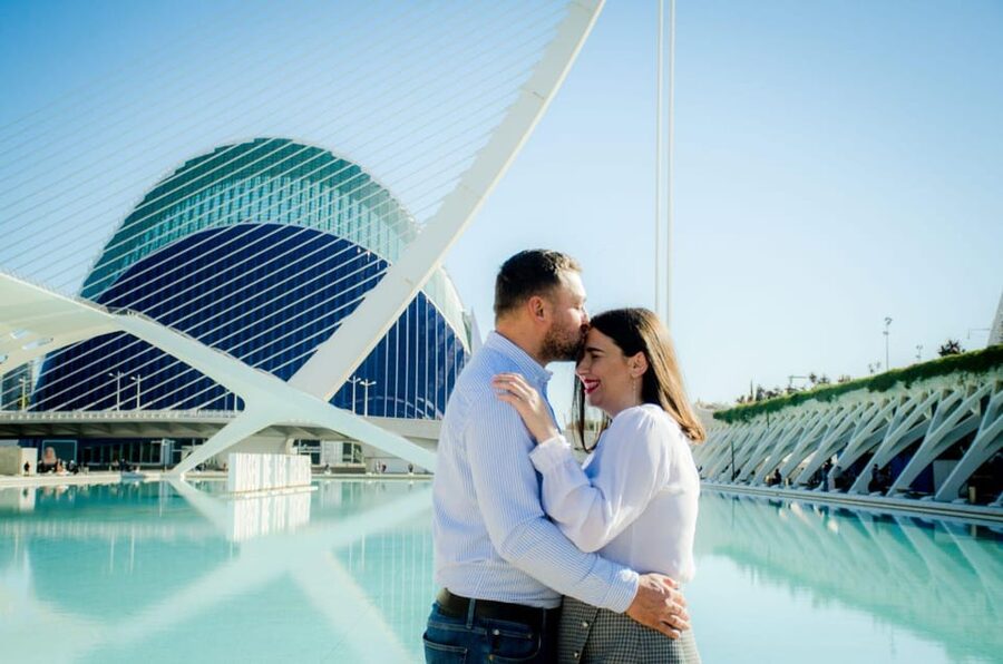 Valencia: Professional photoshoot at City of Arts & Sciences - How you get your edited pictures in under 48 hours