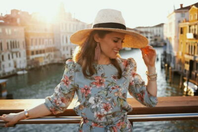 Venice: Photoshoot at The Grand Canal & Rialto Bridge - Pose direction that keeps it natural (yes, even if you hate posing)