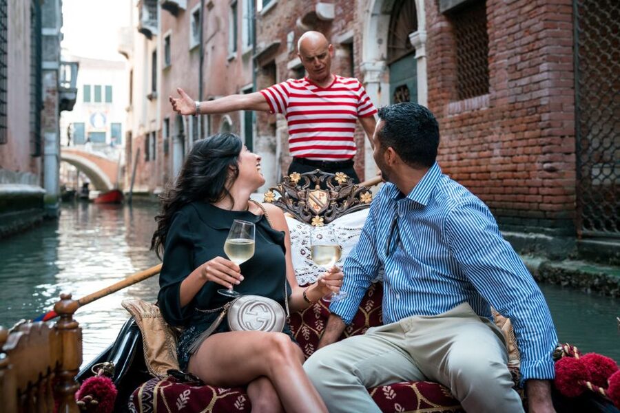 Venice: Private Gondola Ride with Photo Shoot - Your guide and photographer team: English support and real human help