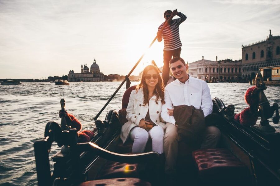 Venice: Private Gondola Ride with Professional Photographer - Practical Tips That Make the Shoot Easier