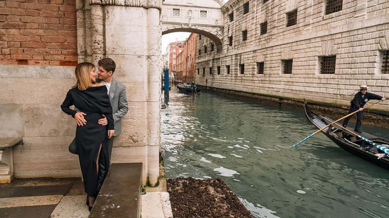 Venice private photo shoot with a local photographer! - Key things to know before you book