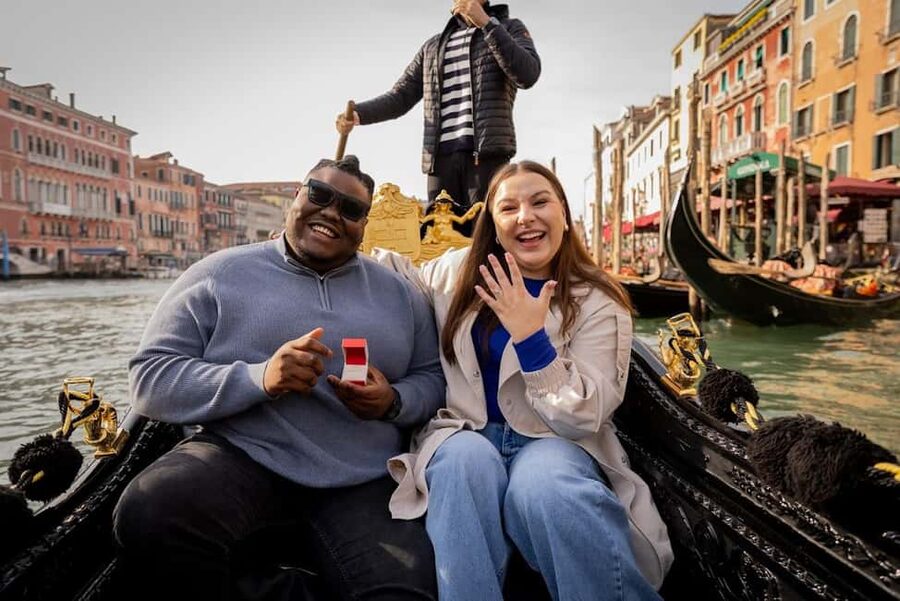 Venice: Private Photoshoot In Gondola - From a romantic canal to the Grand Canal and Rialto Bridge