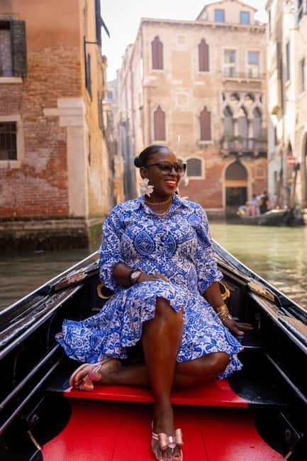 Venice: Private Photoshoot In Gondola - Gondola ride math: what’s included and the €90 add-on