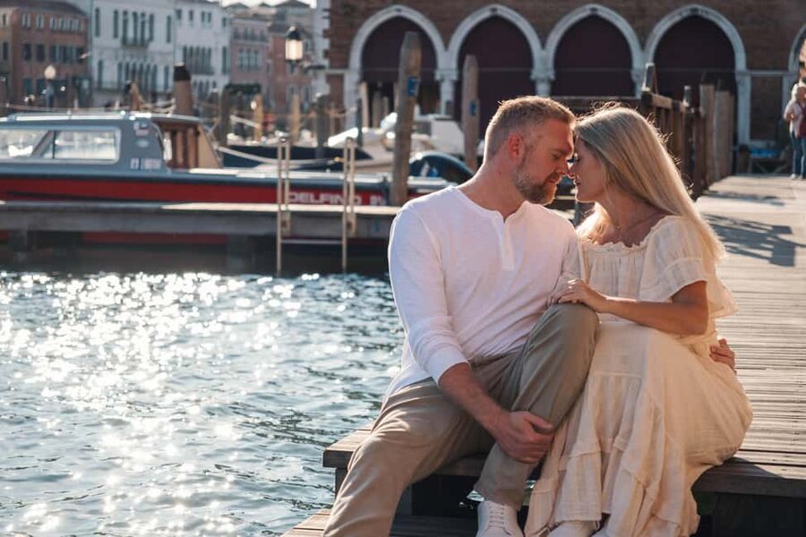 Venice: Private Professional Photoshoot - Rialto Bridge - The first walk: calm your nerves and find your framing