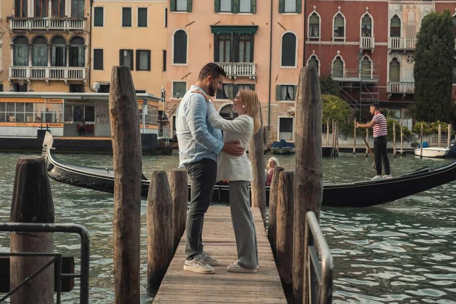 Venice: Private Professional Photoshoot - Rialto Bridge - Grand Canal: the “main character” water and building views