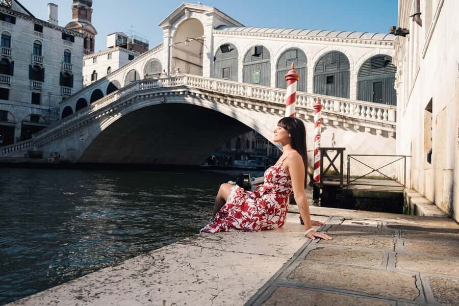 Venice: Private Professional Photoshoot - Rialto Bridge - The photos: edited within 72 hours, high resolution, and downloadable