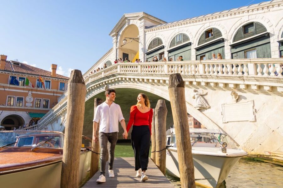 Venice: Professional Photoshoot at the Rialto Bridge - What You Get Back: Edited Digital Photos in 48 Hours