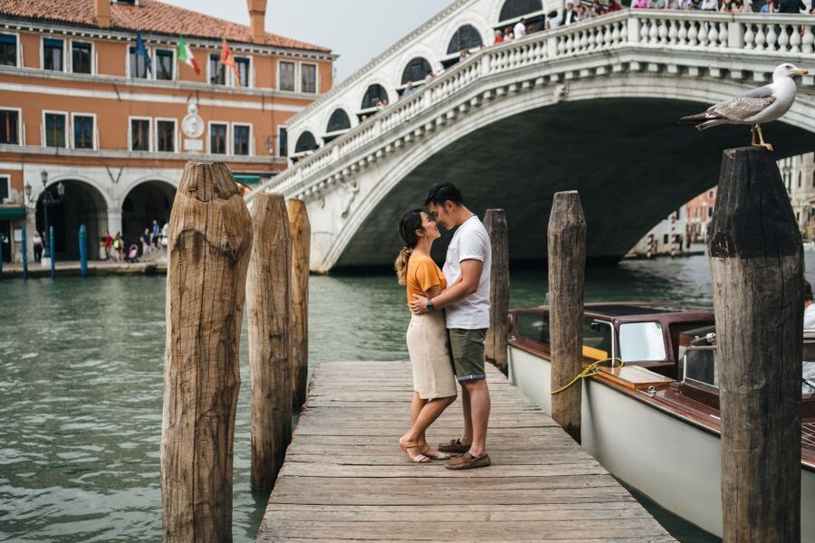 Venice: Professional Photoshoot at the Rialto Bridge - Price and Value: $65 Per Group Up to 8 People
