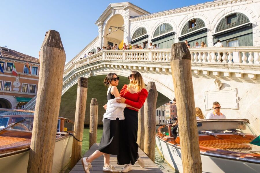 Venice: Professional Photoshoot at the Rialto Bridge - The Photographer’s Role: Local Angles, Real Poses, Less Stress