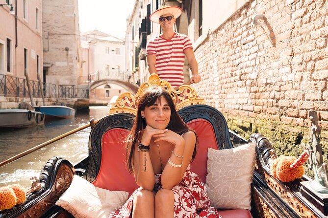 Venice Professional Photoshoot (up to 6 people included) - Meeting at San Zaccaria: plan your arrival like a local