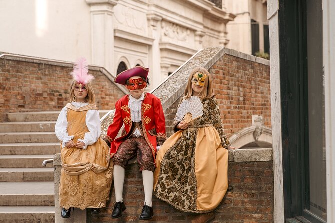 Venice: Tour and Photo Shoot with a Private Photographer. - Extras that turn your photos into an event: gondola and costumes