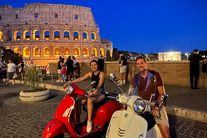 Vespa experience guided by us & Photo shoot - Foro Romano Viewpoint: The Roman Forum Panorama and Photo Shoot Moment