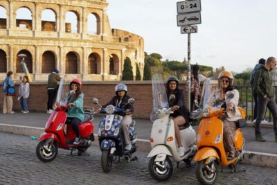 Vespa tour with Professional Photoshoot - Colosseum photo stop: short time, strong results