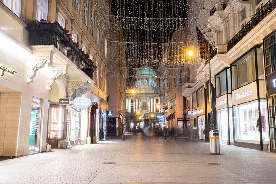 VIENNA AT NIGHT: PRIVATE PHOTO TOUR - Timing, movement, and the snack break