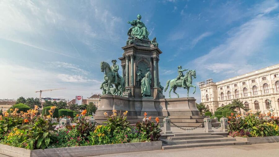 Vienna: Christmas Photoshoot with a Pro Photographer - Maria-Theresien-Platz to the Museums: twin landmarks and Renaissance-style structure