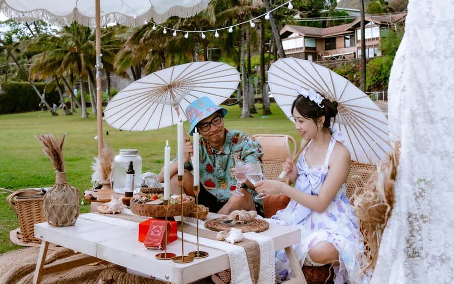 Waikiki : Beach Picnic with Professional Photography! - Traditional dance, lei making, and the show factor