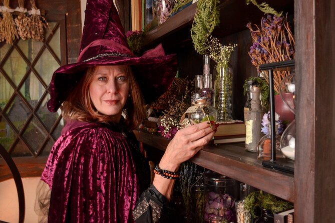 Witch Costume Photo Shoot - Witch Cottage theatrical set - Costume styling: the quickest way to look like a witch