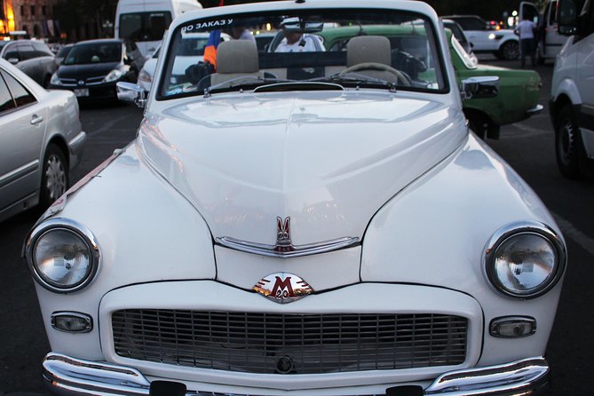 Yerevan city tour with drinks in a classic car with photography - Victory Park and Mother Armenia: your best photo angle for free
