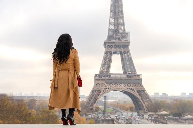 Your best pictures in Paris 1h Private photoshoot - Meeting at Trocadéro: where the Eiffel Tower energy starts